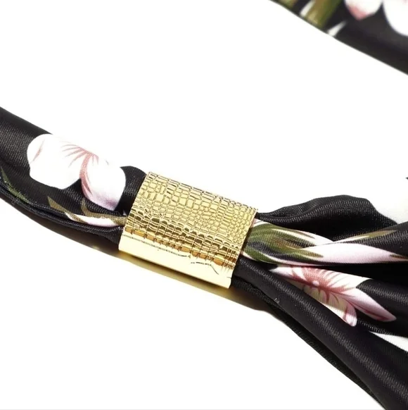 Black floral one piece swimsuit! Size medium vacation travel swim beach - Picture 5 of 8